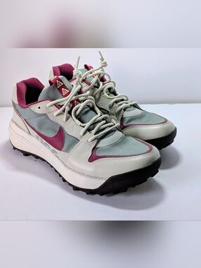 Nike ACG Lowcate Mica Green Rosewood Men’s 9.5 Trail Sneakers